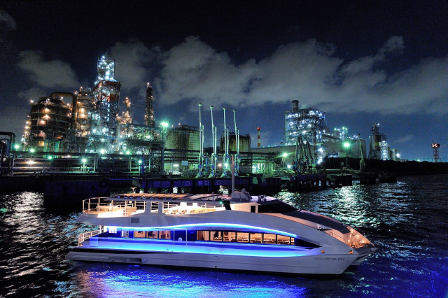 2月開催！工場夜景＆花火クルーズ